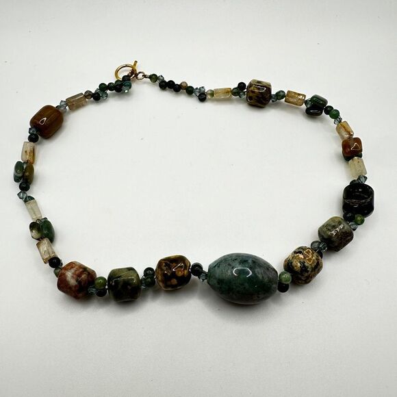 16” Agate stone and crystal accent beaded necklace! - Picture 10 of 11